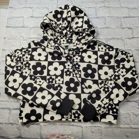 Wild Fable Black & White Daisy Checkerboard Cropped Hoodie size Large - Picture 6 of 11